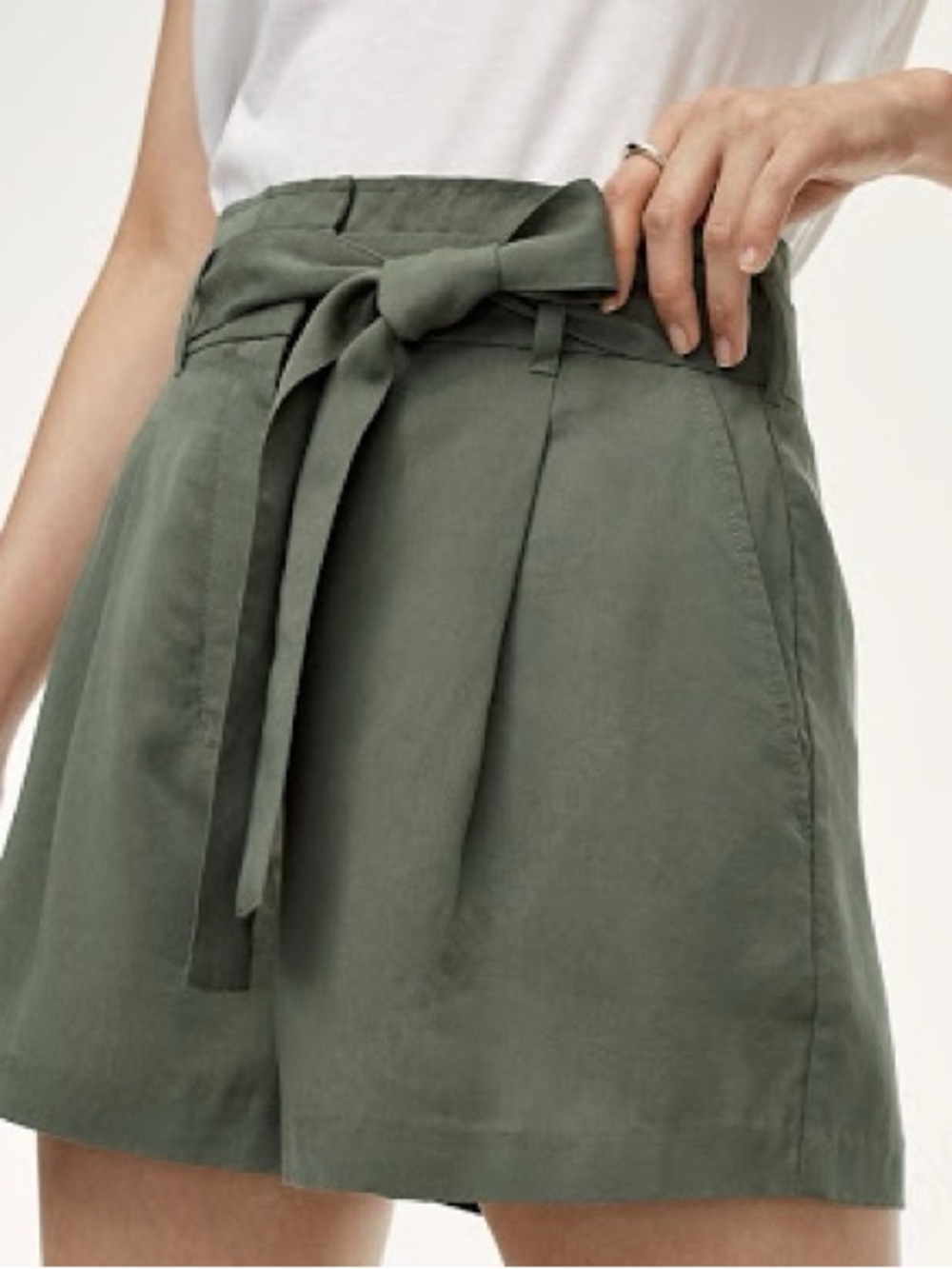 Aritzia The Group by Babaton Anderson Black Front-Tie Shorts Size 4